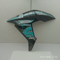 Пластик бака верхній лівий (чорн. синя наклейка) ADX250