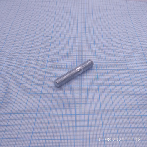 Шпилька впускного коллектора FE250