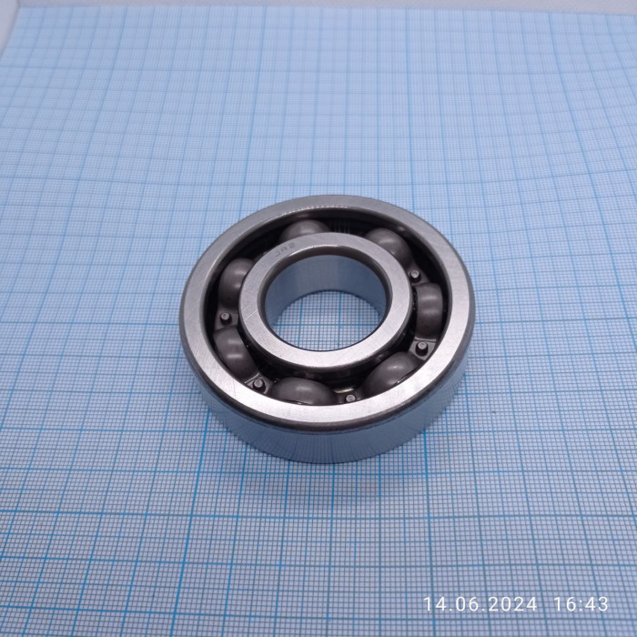 Правий підшипник картера 63/28 MT250