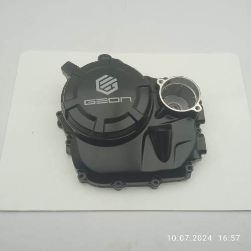 Кришка картера права FE250