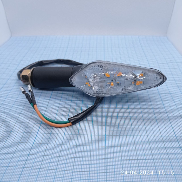 Поворотник передній лівий (250/LED) CR6s