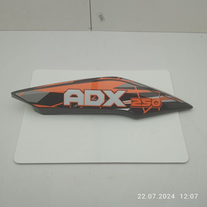Пластик под сидіням задний лівий (чорн. оранжевая наклейка) ADX250