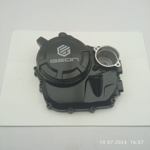 Кришка картера права FE250
